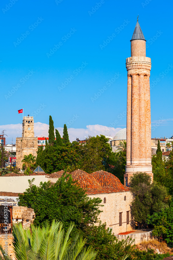 Fototapeta premium Meczet Alaaddin lub Yivliminare, Antalya
