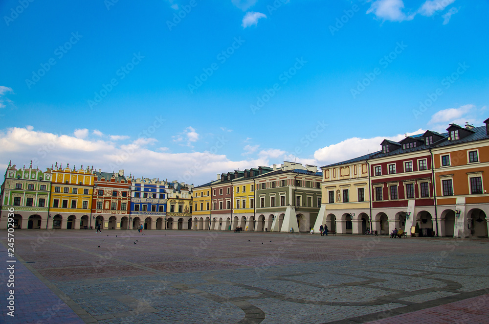Fototapeta premium Great Market Square and colourful buildings, Zamosc, Poland