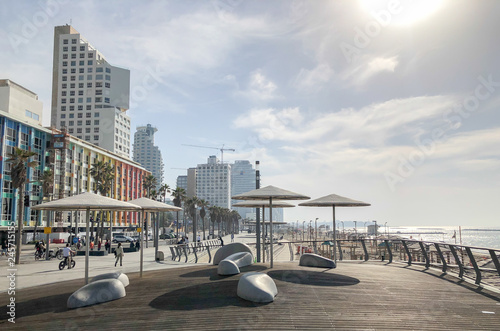 Obraz na płótnie TEL AVIV, ISRAEL - JANUARY 23, 2019: Public beach promenade with some of its hot