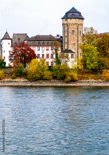 Rheinromantik - Malerische Landschaften am Rheinufer – Oberlahnstein nahe Koblenz 