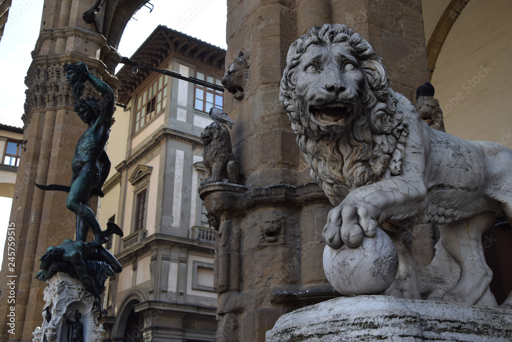 Statua di un leone a Firenze vicino agli Uffizi