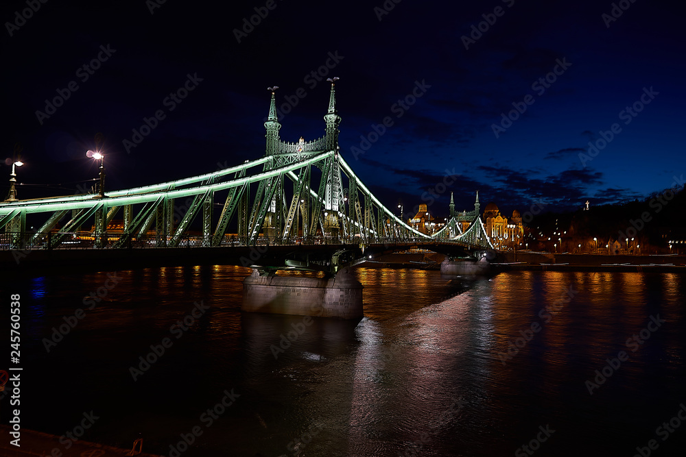 Obraz premium Pont Budapest