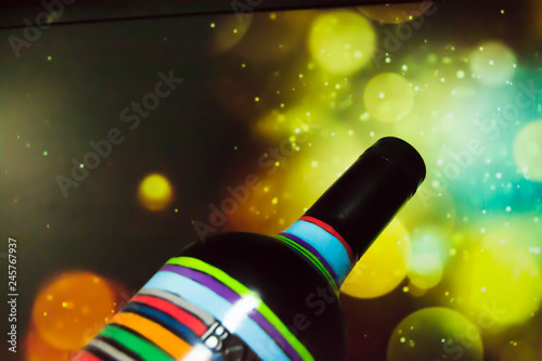 garrafa de vinho com fundo desfocado e com luzes photo
