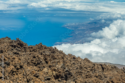 Ausblick vom Gipfel des Teide auf die Küste Teneriffas