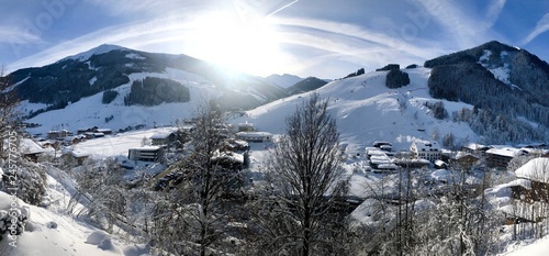 Panorama of Skiing area Saalbach-Hinterglemm, Austria, in winter on a sunny day © Frank Gärtner