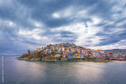 Niesamowita panorama starego miasta Kavala, Macedonia Wschodnia i Tracja, Grecja