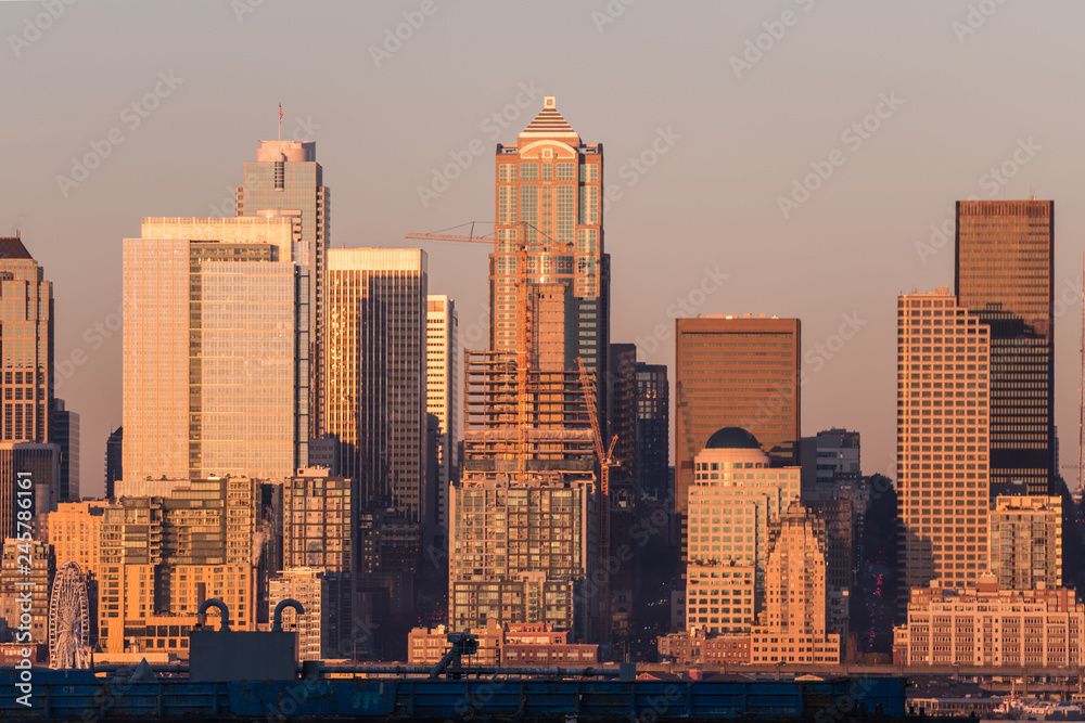 Fototapeta premium Sunset light over the skyscrapers of downtown Seattle, Washington, USA.