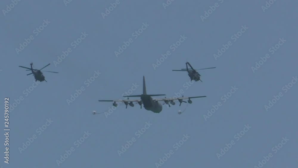 airplane,plane,aircraft,aviation,helicopter,aerial,refuel,fuel,tanker,flying,flight,airborne,midair,following,formation,piloting,skills, mission,military,defense,maneuver,team,teamwork,