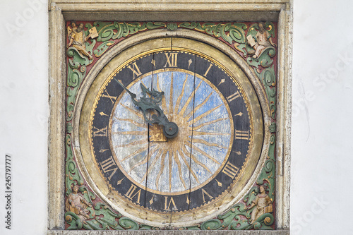alte Uhr in Tallinn