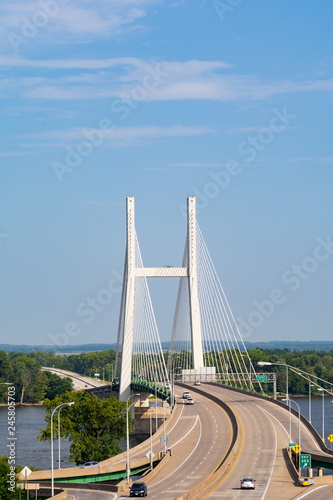 Fototapeta Naklejka Na Ścianę i Meble -  Great River Bridge