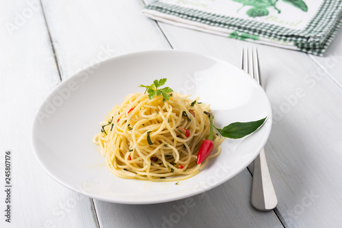 Obraz na plátně Spaghetti con aglio, olio e peperoncino