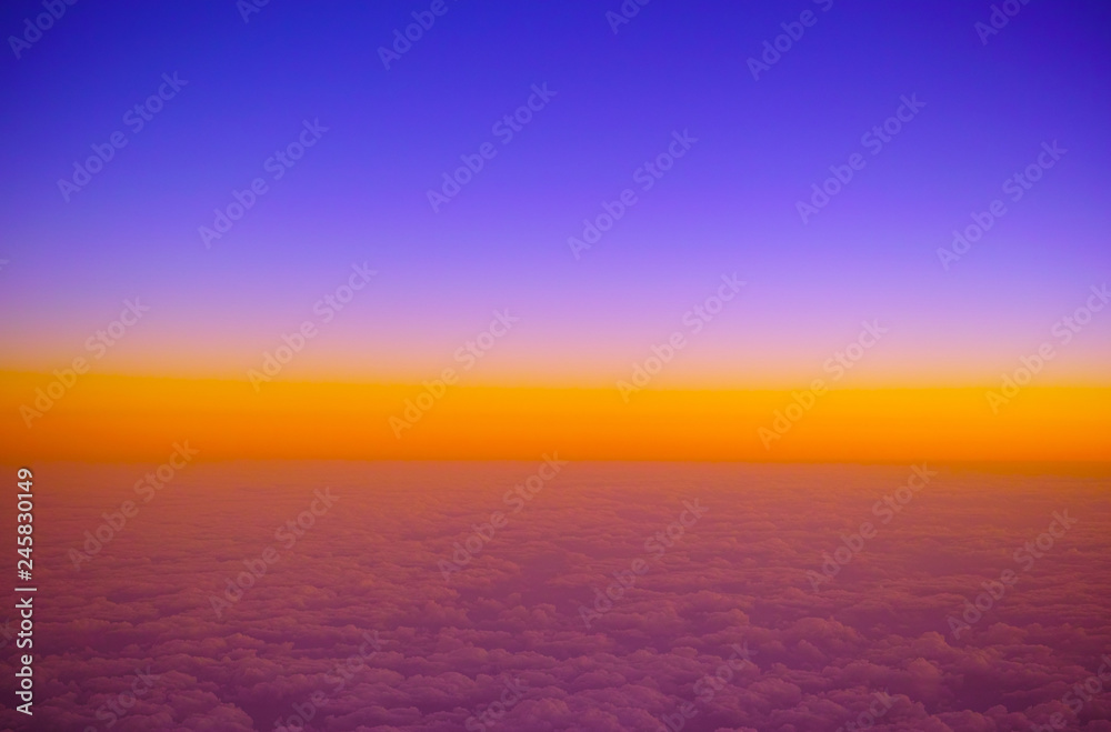 空撮。成層圏の夕焼け