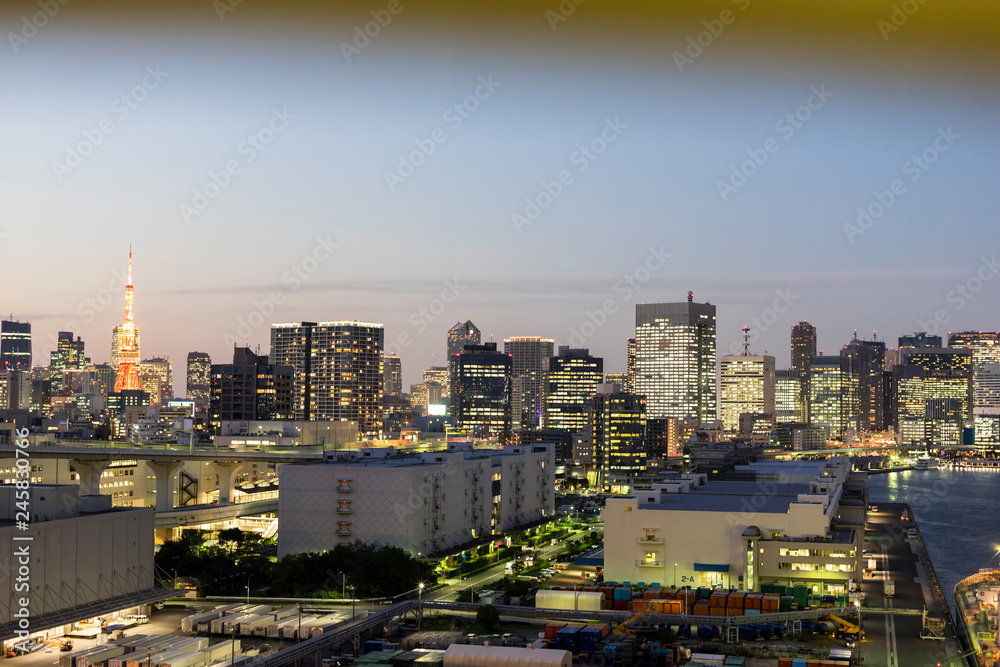 Naklejka premium 東京ベイエリアの夕暮れ