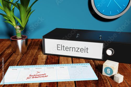 Kündigungsschutz. Konzept für Termin bei einem Anwalt für Arbeitsrecht. Aktenordner beschriftet mit dem Wort Elternzeit. Eintrag im Kalender