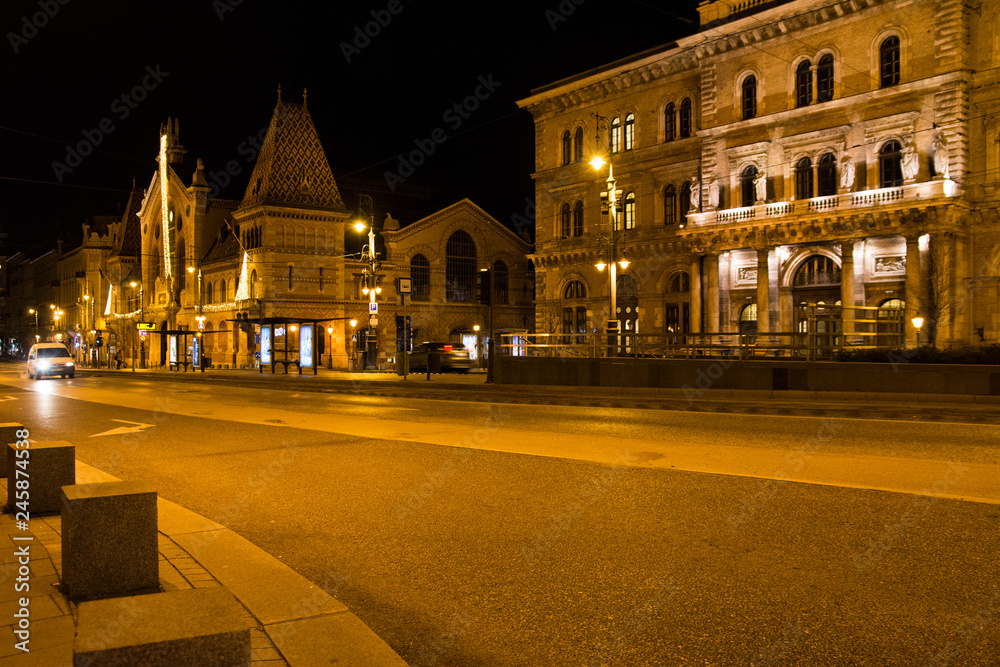 夜のブダペスト市街