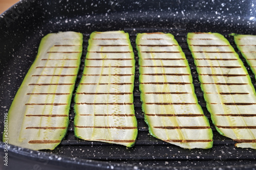 zucchine grigliate sopra griglia