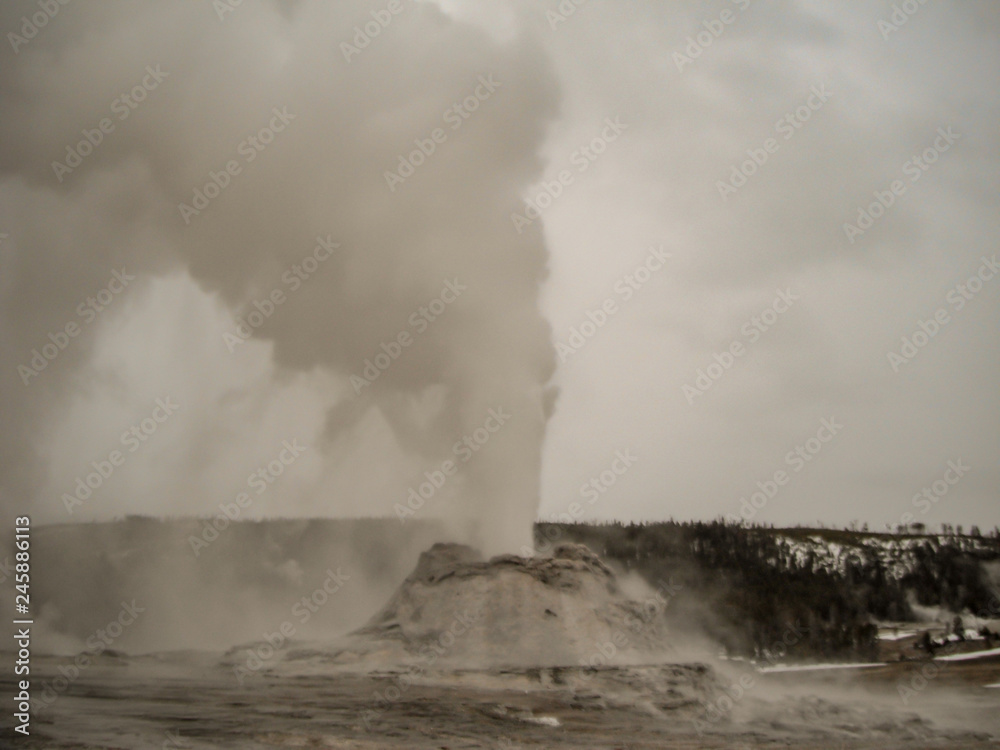 Fototapeta premium geyser blowing