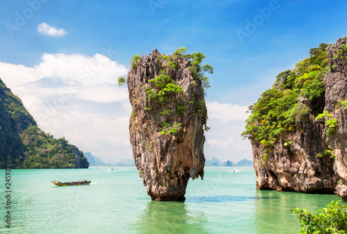 Famous James Bond island near Phuket © preto_perola