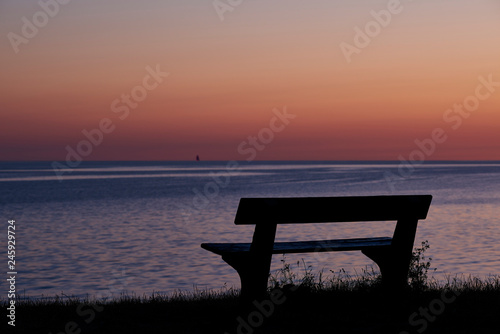 Sitzbank im Sonnenuntergang © aundrup