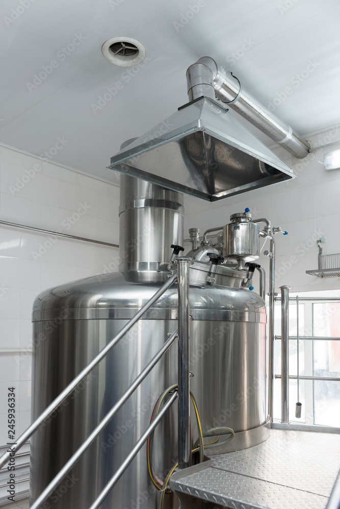 Mash mixing vat and vent hood Mash mixing vat and vent hood