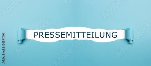 Foto Pressemitteilung auf gerissenen Papier