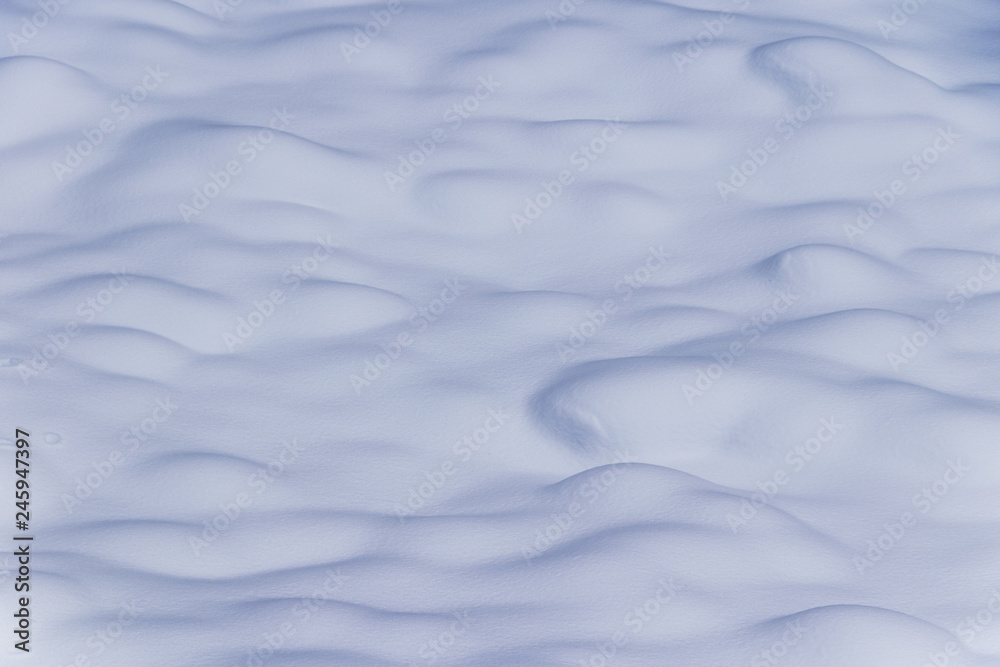 なだらかに起伏した雪面 なだらかに起伏した雪面