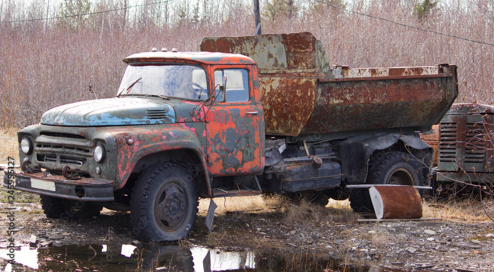 old and not working truck