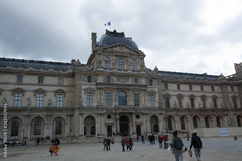 Fototapeta premium Le Louvre et le caroussel