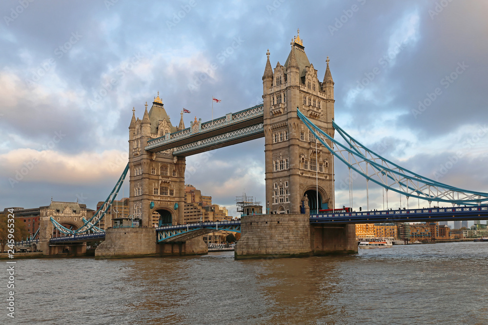 Obraz premium Tower Bridge in London