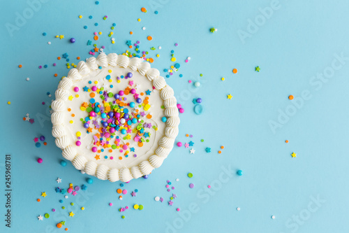 Photographie Colorful birthday cake top view