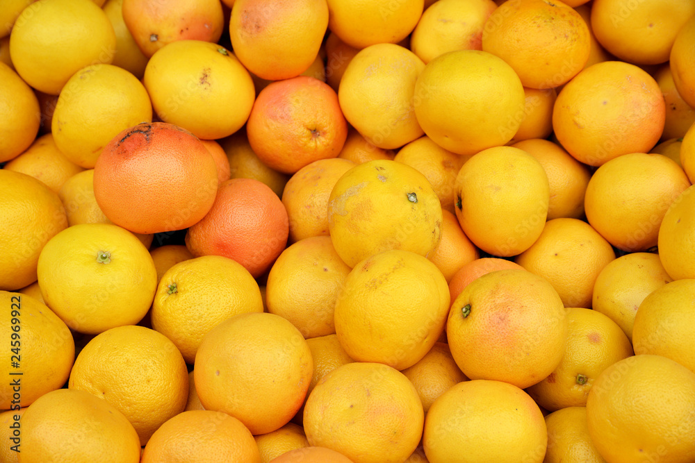 fresh oranges in the market