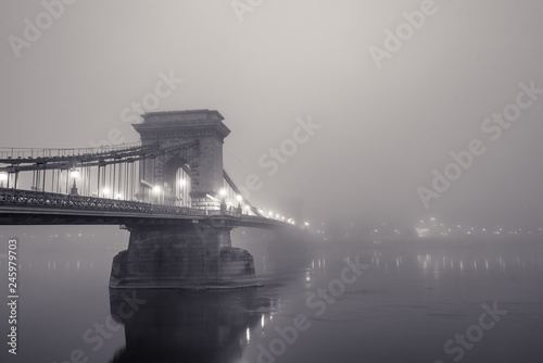 chain bridge in budapest