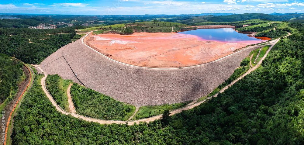 Φωτογραφία Barragem de rejeitos , minério, rejeitos,