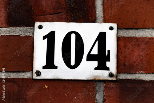 Hausnummer 104