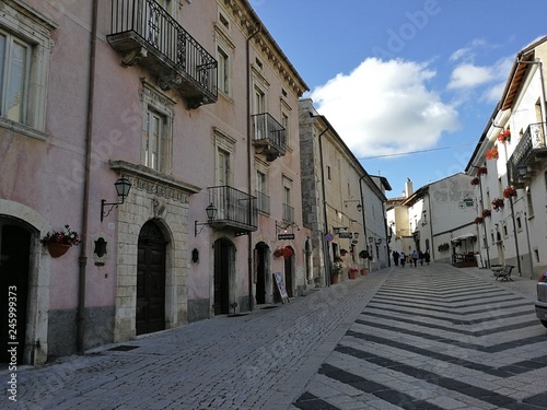 Pescocostanzo - Via del centro storico © lucamato