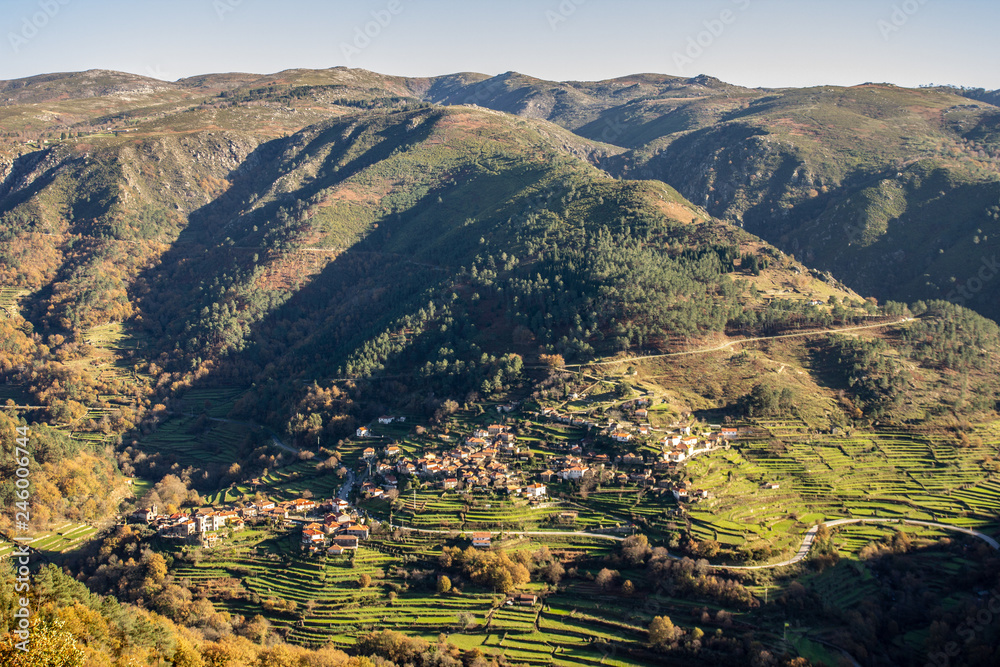 Naklejka premium view of mountains