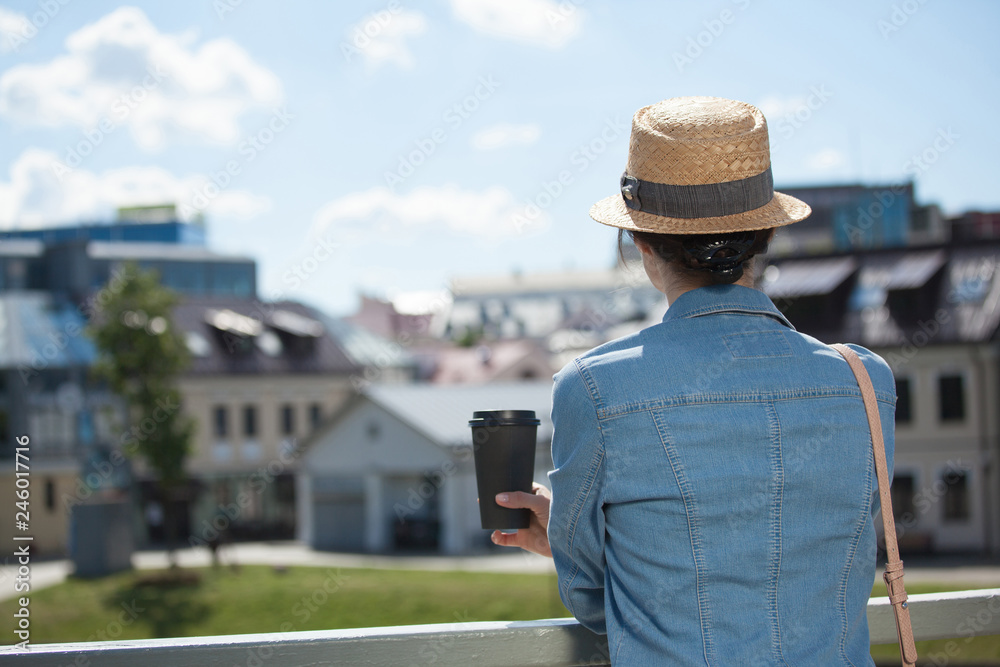 Obraz premium Unrecognizable young woman with a cup of coffee