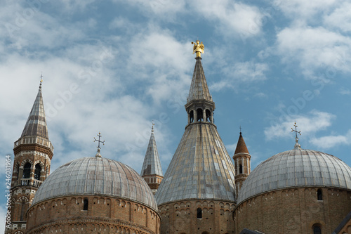 Obraz na płótnie The Basilica of Saint Anthony of Padua (Basilica di sant'Antonio di Padova) in Padua, Veneto, Italy w salonie