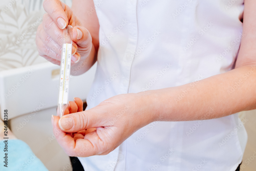 The doctor suggests before discharge to measure the temperature to record all the indicators, the lack of heat, it is a sign of recovery The doctor suggests before discharge to measure the temperature to record all the indicators, the lack of heat, it is a sign of recovery