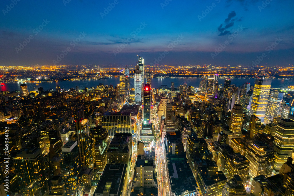 Obraz premium A view of Manhattan during the sunset - New York