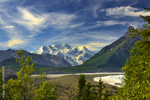 Obraz na płótnie Root, Kennicott Glaciernear Kennicott Mine, Wrangell - St. Elias National Park, UNESCO World Heritage Site w salonie