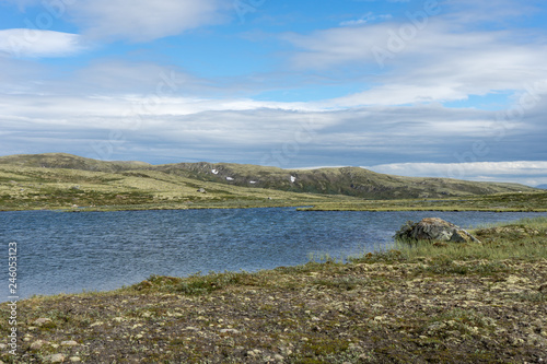 Bergsee im Gebirge bei Dombas