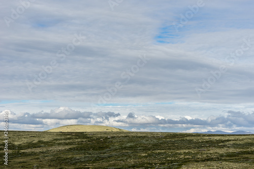 Blick auf die Berge des Reinheimen, Norwegen photo