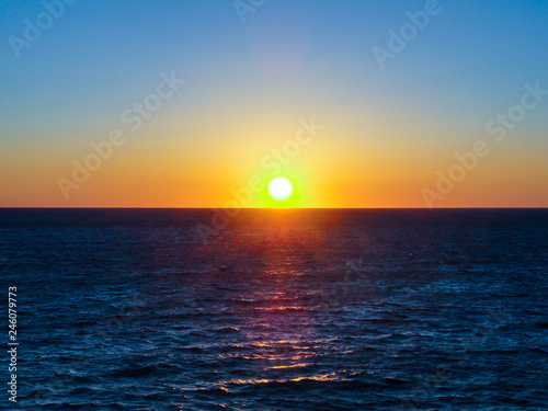 Fototapeta Naklejka Na Ścianę i Meble -  Beautiful ocean sunset 