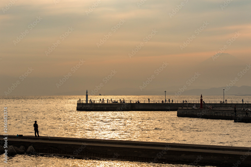 Obraz premium 江ノ島の夕暮れ