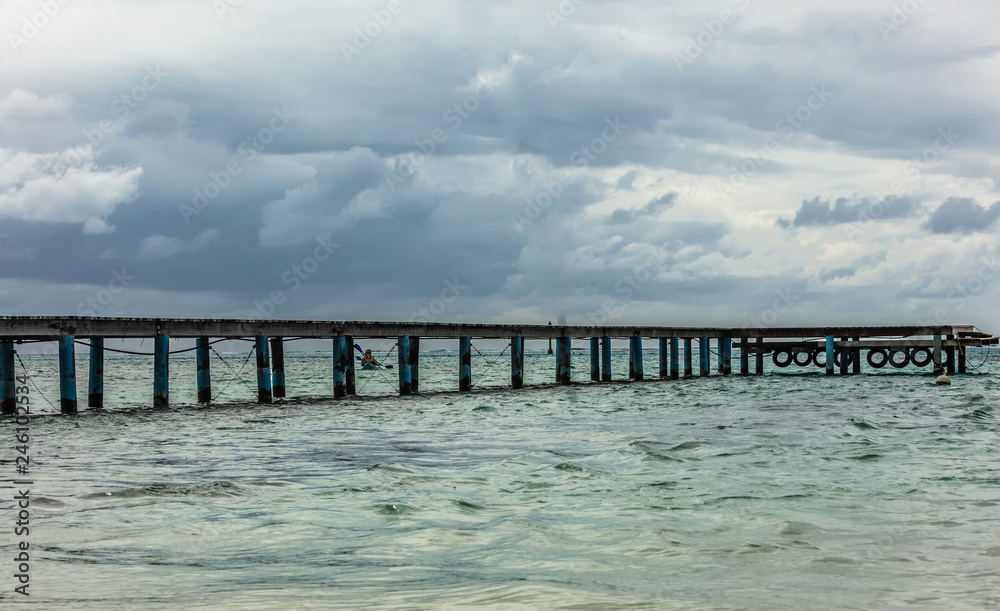 Ponton au dessus du lagon