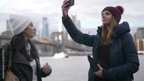 Two friends in New York enjoy the amazing view over the skyline of Manhattan