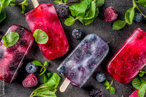 Fotografie Simple and healthy summer dessert