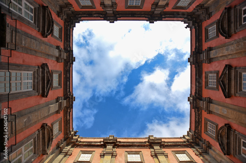 Konstfotografi Observing the sky from the courtyard of an ancient palace