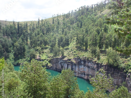 Lac Tritriva vert éleraude de la commune d'Antsirabe (Madagascar)